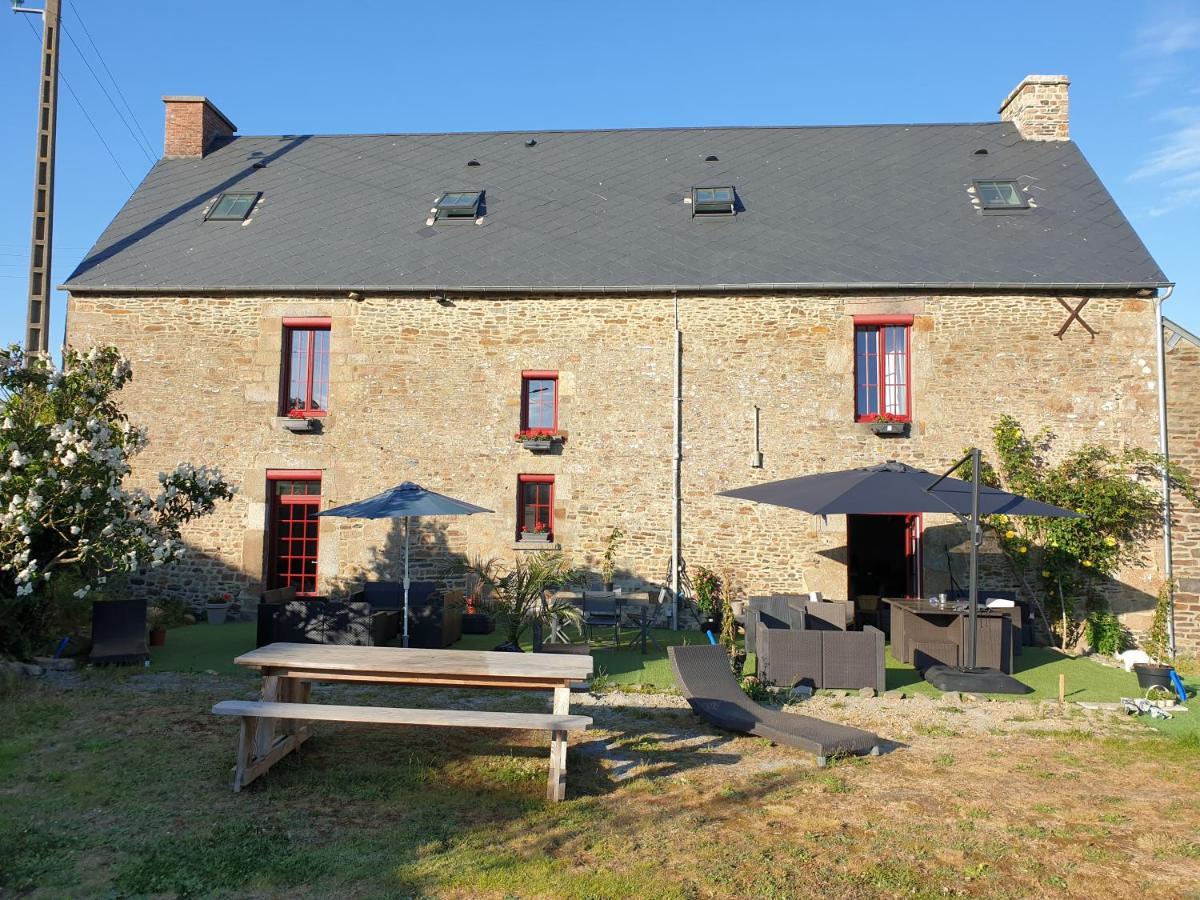 Chambres De Villee Saint-Georges-de-Gréhaigne Exteriér fotografie