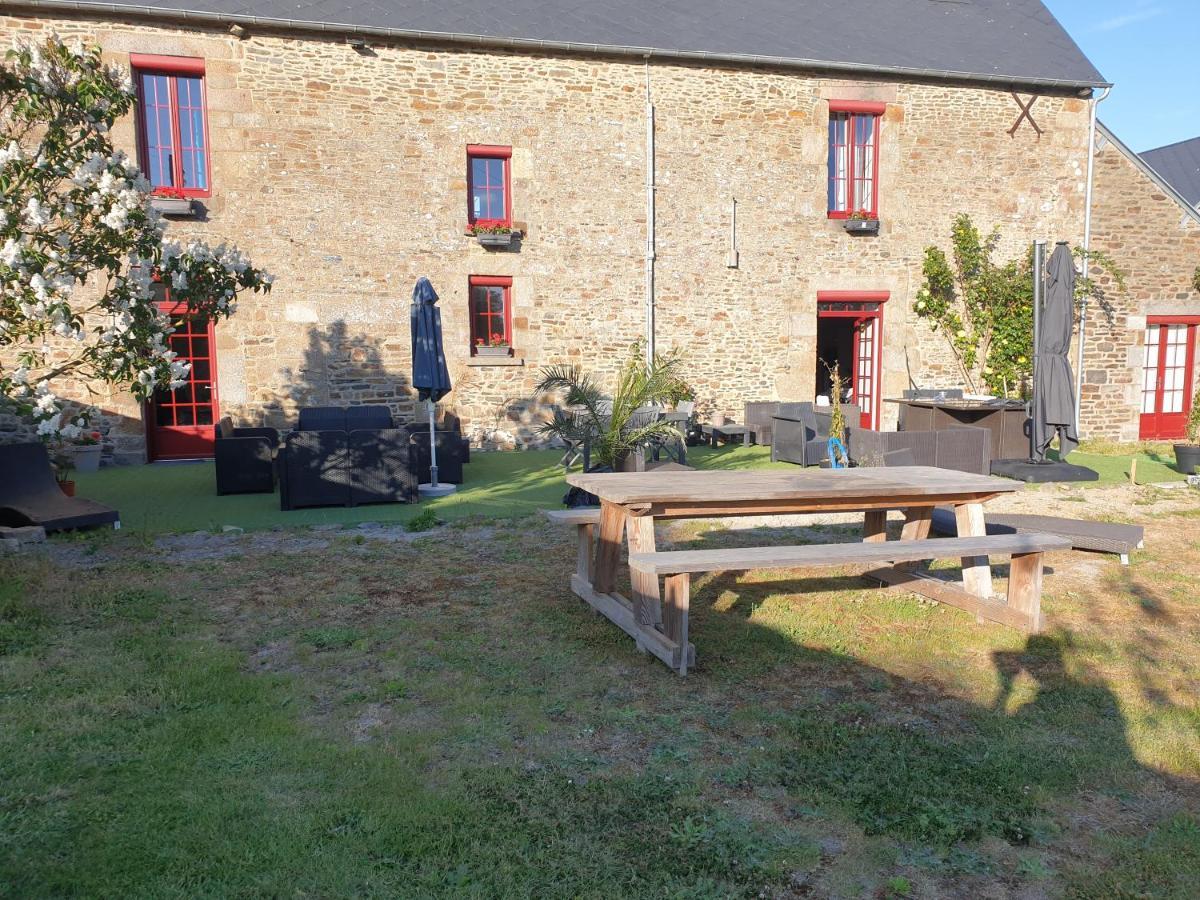 Chambres De Villee Saint-Georges-de-Gréhaigne Exteriér fotografie